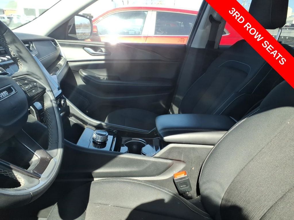 2023 Jeep Grand Cherokee L Laredo 4x4