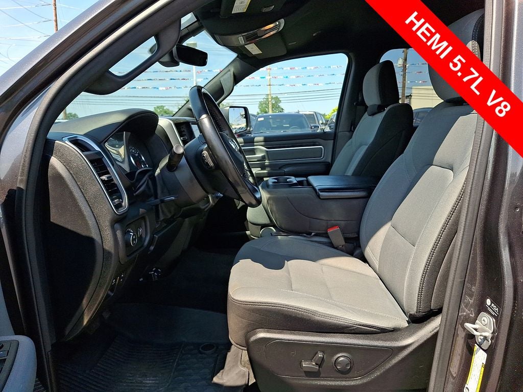 2022 RAM 1500 Big Horn Crew Cab 4x4 5'7' Box