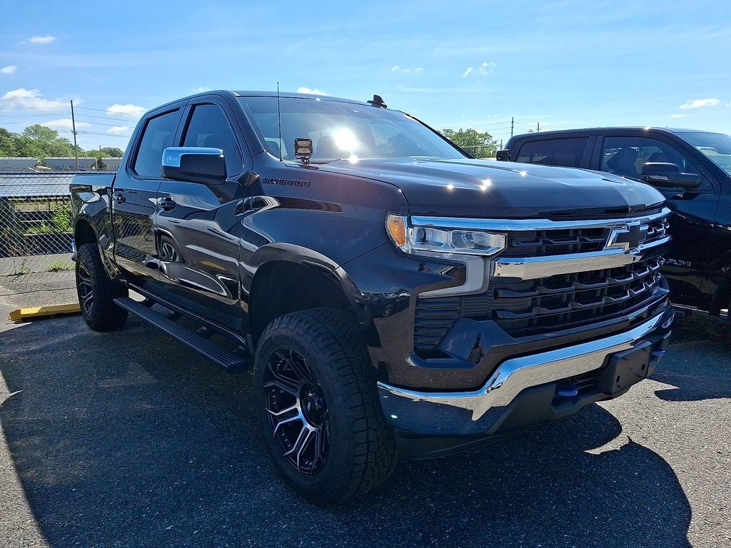2022 Chevrolet Silverado 1500 4WD Crew Cab Short Bed LT with 2FL