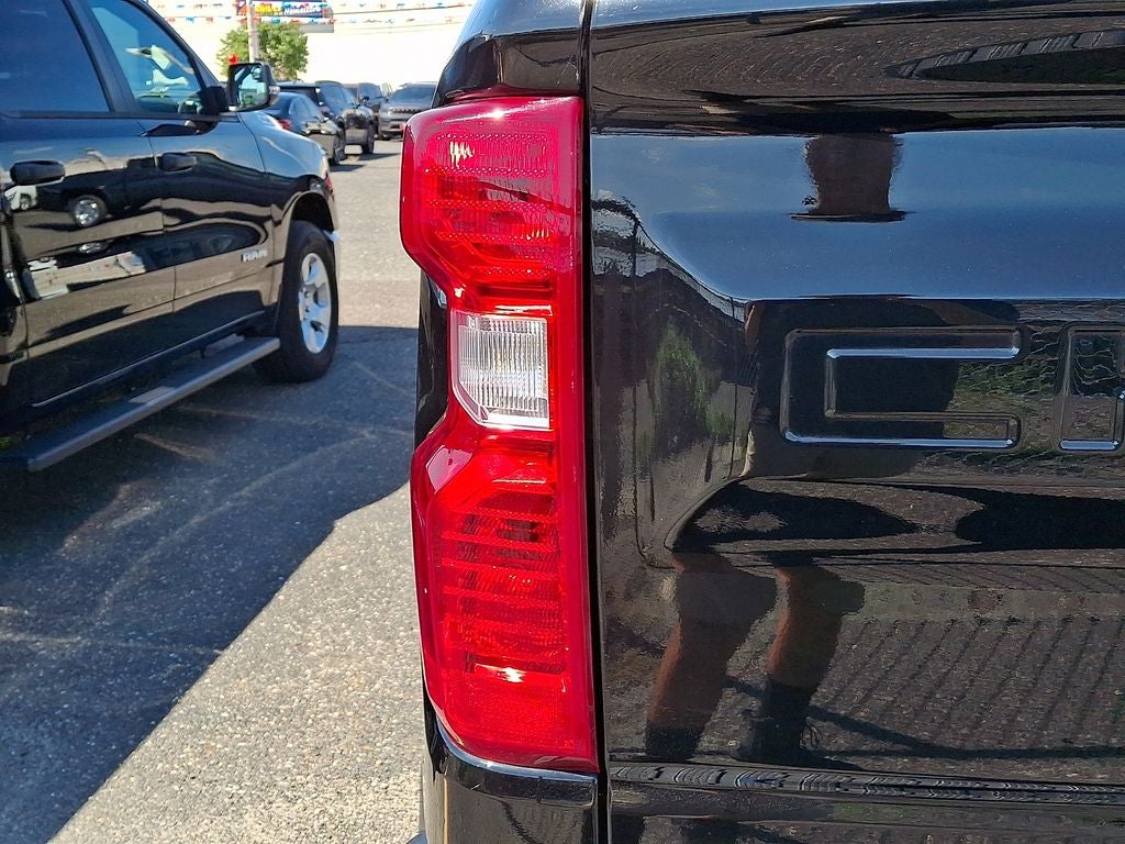 2022 Chevrolet Silverado 1500 4WD Crew Cab Short Bed LT with 2FL