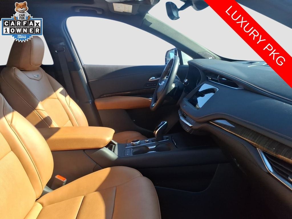 2022 Cadillac XT4 AWD Premium Luxury