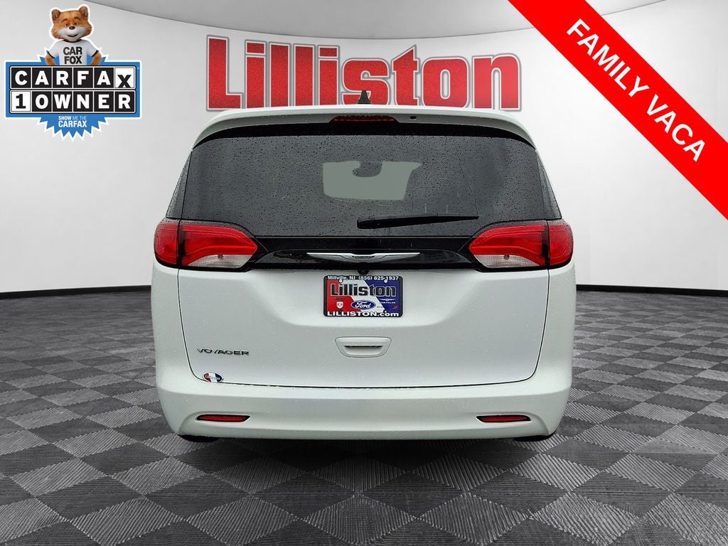 2023 Chrysler Voyager LX