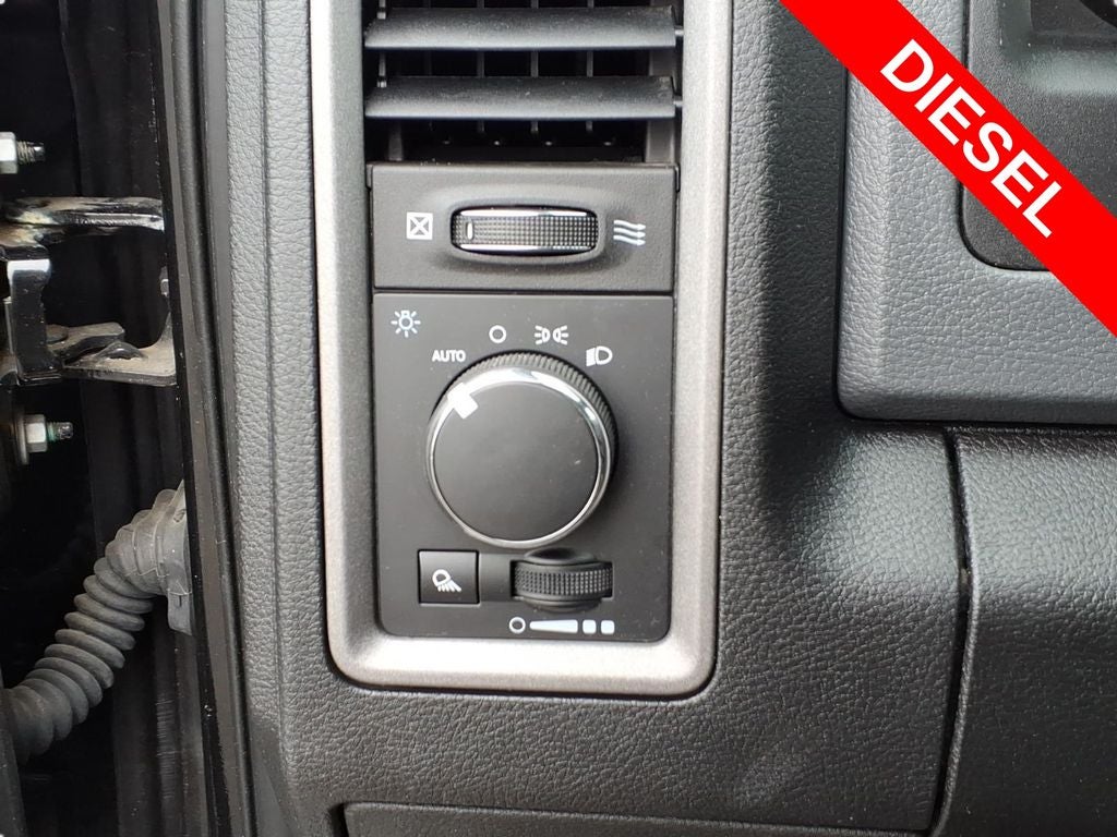 2018 RAM 2500 Tradesman Crew Cab 4x4 6'4' Box