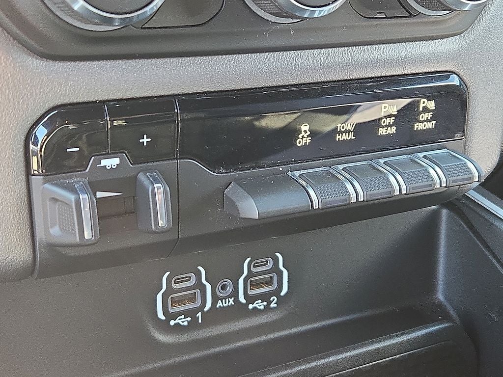 2020 RAM 2500 Big Horn Crew Cab 4x4 6'4' Box