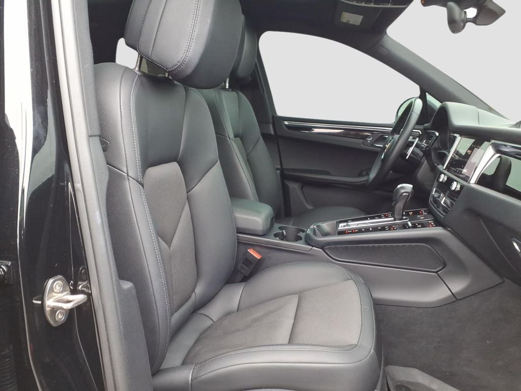 2023 Porsche Macan T