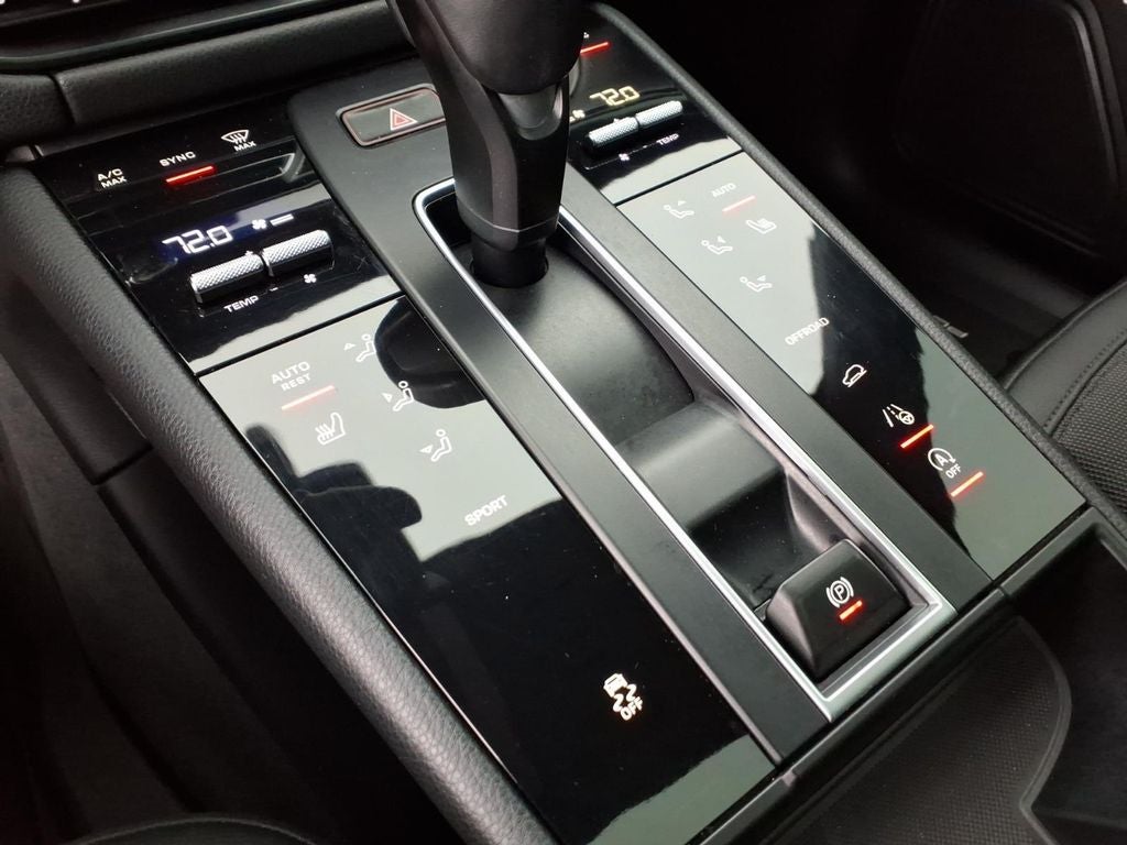 2023 Porsche Macan T