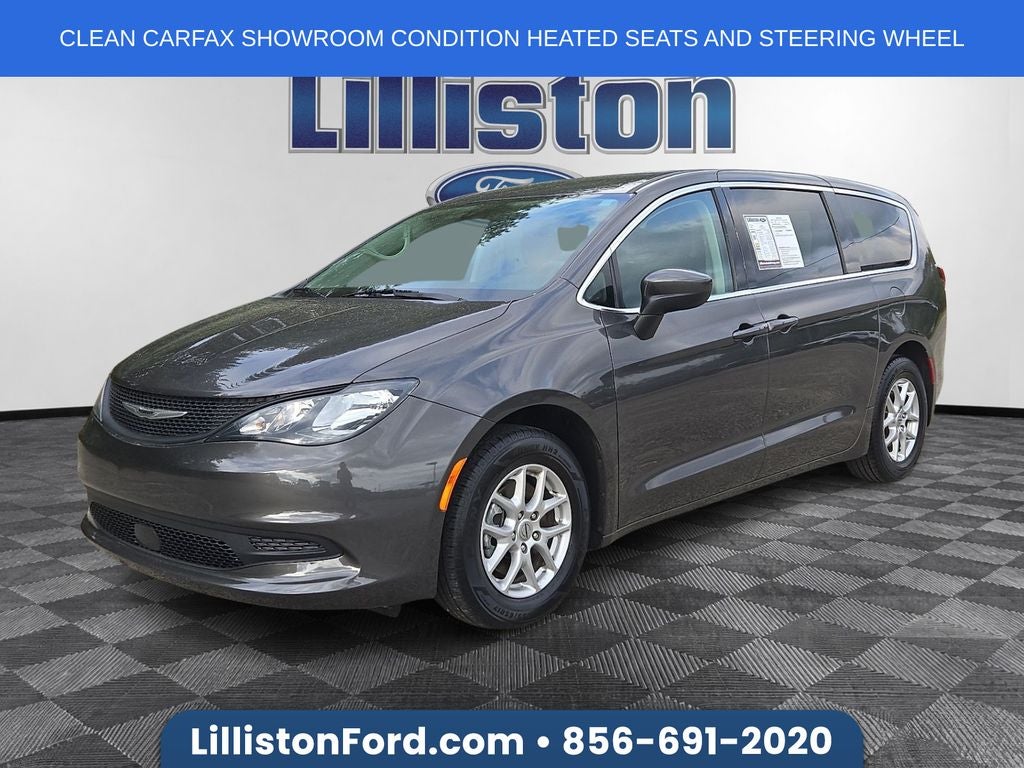 2023 Chrysler Voyager LX's photo