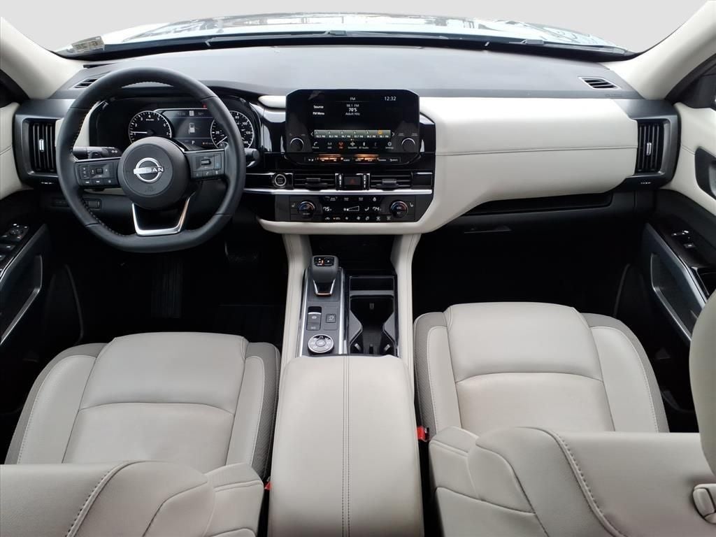 2023 Nissan Pathfinder SL